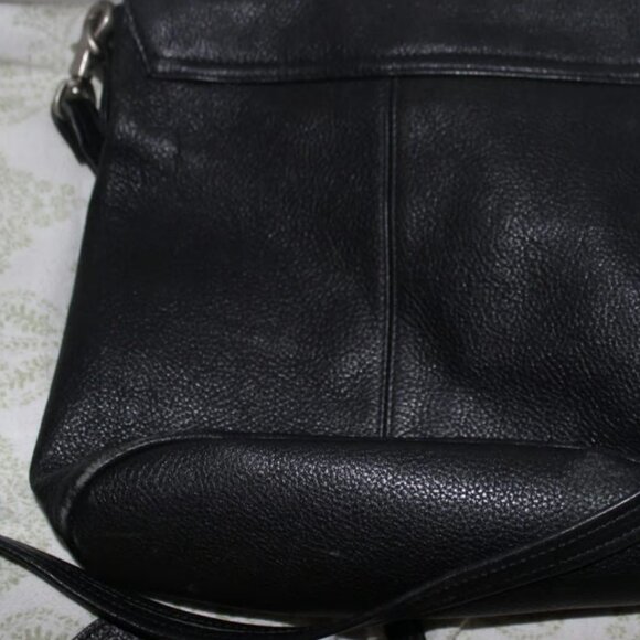 Vintage Black Leather Style GUESS Purse With Long Clip Shoulder Strap Zipper Y2K - Picture 6 of 6